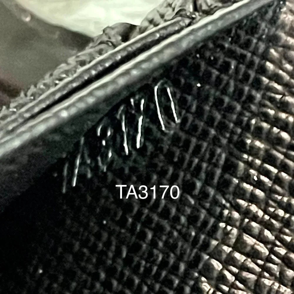 Louis Vuitton - Picture 3 of 12